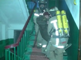 В Харькове горела жилая четырехэтажка: спасатели выносили людей на руках (ФОТО)