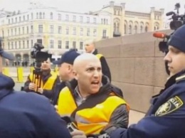 Похождения для журналиста-сепаратиста в Латвии закончились плачевно (видео)