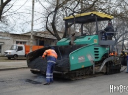 В Николаеве участок дороги на «Пяти углах» ремонтируют под пристальным контролем