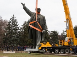Запорожцы провели Ленина в последний путь праздничным салютом (ВИДЕО, ФОТО)