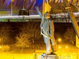 Самый большой Ленин в Украине оказался на свалке истории (видео)