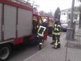 Полицейские и спасатели помогли мариупольчанке попасть домой (ФОТО)