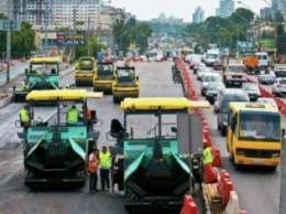 За год в Киеве обещают отремонтировать 44 дорожных объекта