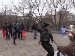 Как было на самом деле: вчера в Киеве "азовцы" позорно бежали от пенсионеров