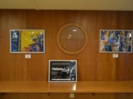 На Керченской переправе открылась художественная выставка: Картины разместили в паромах (ФОТО)
