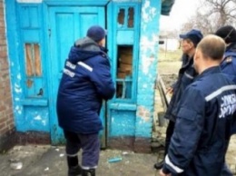 На Днепропетровщине соцслужба вызвала спасателей, чтобы освободить двух детей из запертого дома