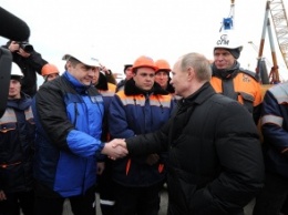 Путин пообещал "повесить" виновного в срыве сдачи трассы в Крыму