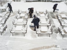 В северных, центральных и восточных областях Украины выпал мокрый снег, на дорогах гололедица, - ГосЧС