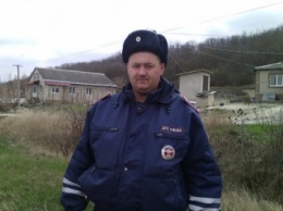 Запомните этого человека: Крымский полицейский стал героем соцсетей