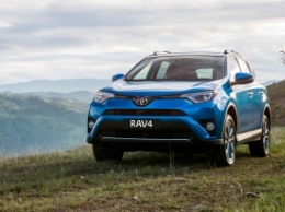 Toyota обновила комплектации для кроссовера RAV4 на российском рынке