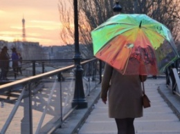 «Умный» зонт Oombrella заблаговременно предупреждает о смене погоды