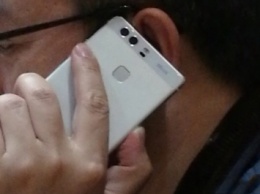 Президент Huawei случайно рассекретил новый флагман с двойной камерой