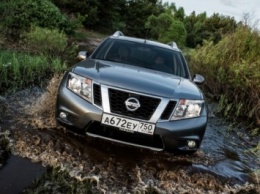 На авторынке России появился обновленный кроссовер Nissan Terrano