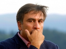 На форум в Днепропетровске Саакашвили явился с заправленной в носок штаниной брюк