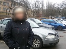 В Киеве ограбили воспитателя детсада, которого "заподозрили" в наркокурьерстве