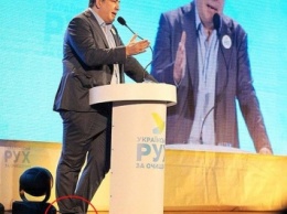 Саакашвили появился на публике в новом нелепом наряде