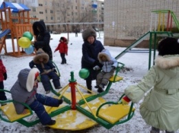 Божена Рынска предлагает залить детские площадки зарином