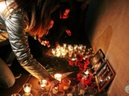 Севастопольцы почтили память погибших во время крушения самолета в Ростове-на-Дону