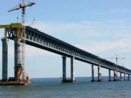 Недостроенный Керченский мост протаранил корабль