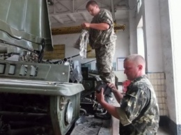 Военные ремонтники за неделю восстановили 385 единиц вооружения и техники