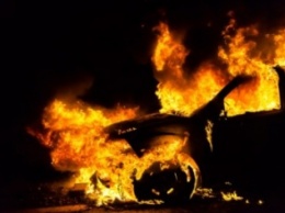В Киеве подожгли внедорожник Mercedes-Benz GL
