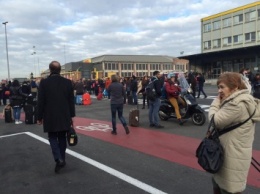 Нардепов, эвакуированных с поезда у брюссельского аэропорта, "подобрал" и.о. посла Украины при НАТО
