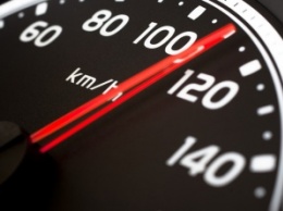 Водителей хотят штрафовать за превышение скорости на 5км/ч, снизив ненаказуемый лимит