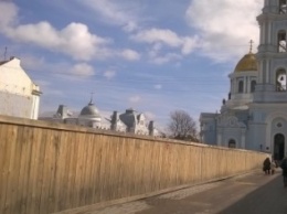 Cумчане против долгостроя напротив собора (ФОТО)