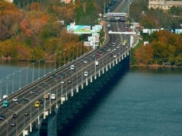 Новый мост в Днепропетровске хотели накрыть крышей и сделать взлетно-посадочную полосу