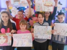 Горловские дети вместо мира рисуют войну: "городские власти" инициируют конкурсы военных рисунков