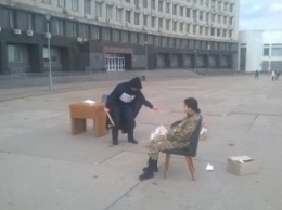 Сумчане устроили театральное действо в поддержку Надежды Савченко (ФОТО)