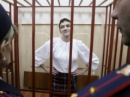Сторонники Савченко во главе с пресс-секретарем Порошенко устроили в суде драку под украинским флагом