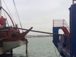 Турецкий сухогруз протаранил строящийся мост в Керченском проливе