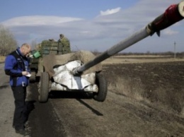 Наблюдатели ОБСЕ под Мариуполем нашли пушки ВСУ вне мест хранения