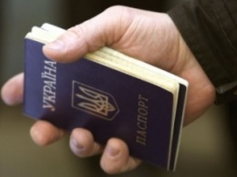 В Донецкой области миграционная служба ставит штампы прямо в паспорта переселенцев