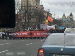 В Киеве перекрыто движение: у Кабмина митингуют чернобыльцы