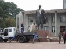 В Черниговской области демонтируют последнего Ленина