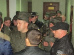 В Одесском суде не пустили активистов на на заседание над ильичевскими полицейскими (ФОТО)