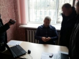 СБУ задержала черниговского полицейского за вымогательство