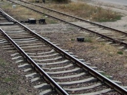 Грузовой поезд сбил насмерть женщину в Харьковской области