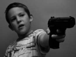 На Полтавщине восьмилетний ребенок принес в школу пистолет