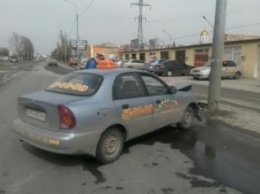 В Мариуполе таксист не выполнил заказ и столкнулся с фурой (Фотофакт)