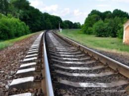 Тело подростка на железнодорожном пути обнаружил прохожий на Закарпатье