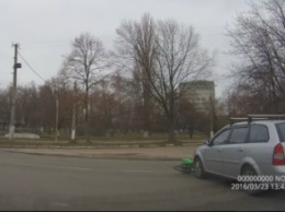 В Чернигове велосипедистка попала под колеса машины