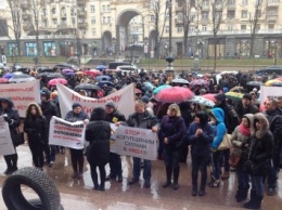 Под КГГА митингуют владельцы МАФов