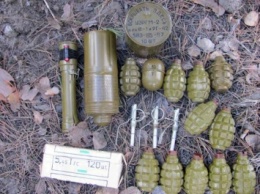 На Донбассе СБУ обнаружила три схрона с оружием боевиков (ФОТО)
