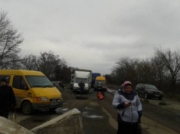 Как и обещали: дорога Н-11 «Николаев-Днепропетровск» перекрыта для ЛЮБОГО транспорта