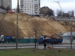 На строительной площадке по ул. Киквидзе произошел сдвиг почвы