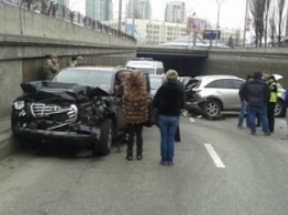 В Киеве военная скорая попала в ДТП, никто не пострадал