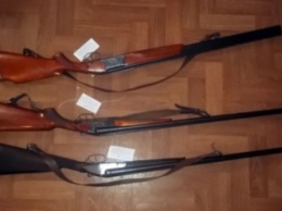 Охотники из Ялты вблизи Мариуполя разоружаются (ФОТО)